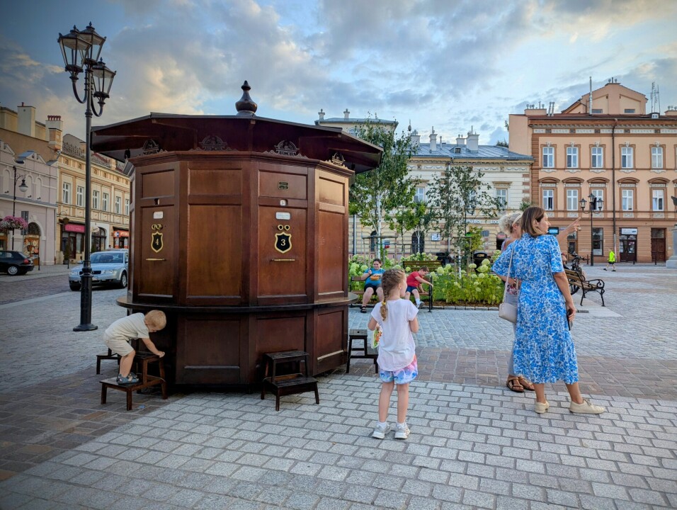 Archiwalny fotoplastikon na jarosławskim rynku.